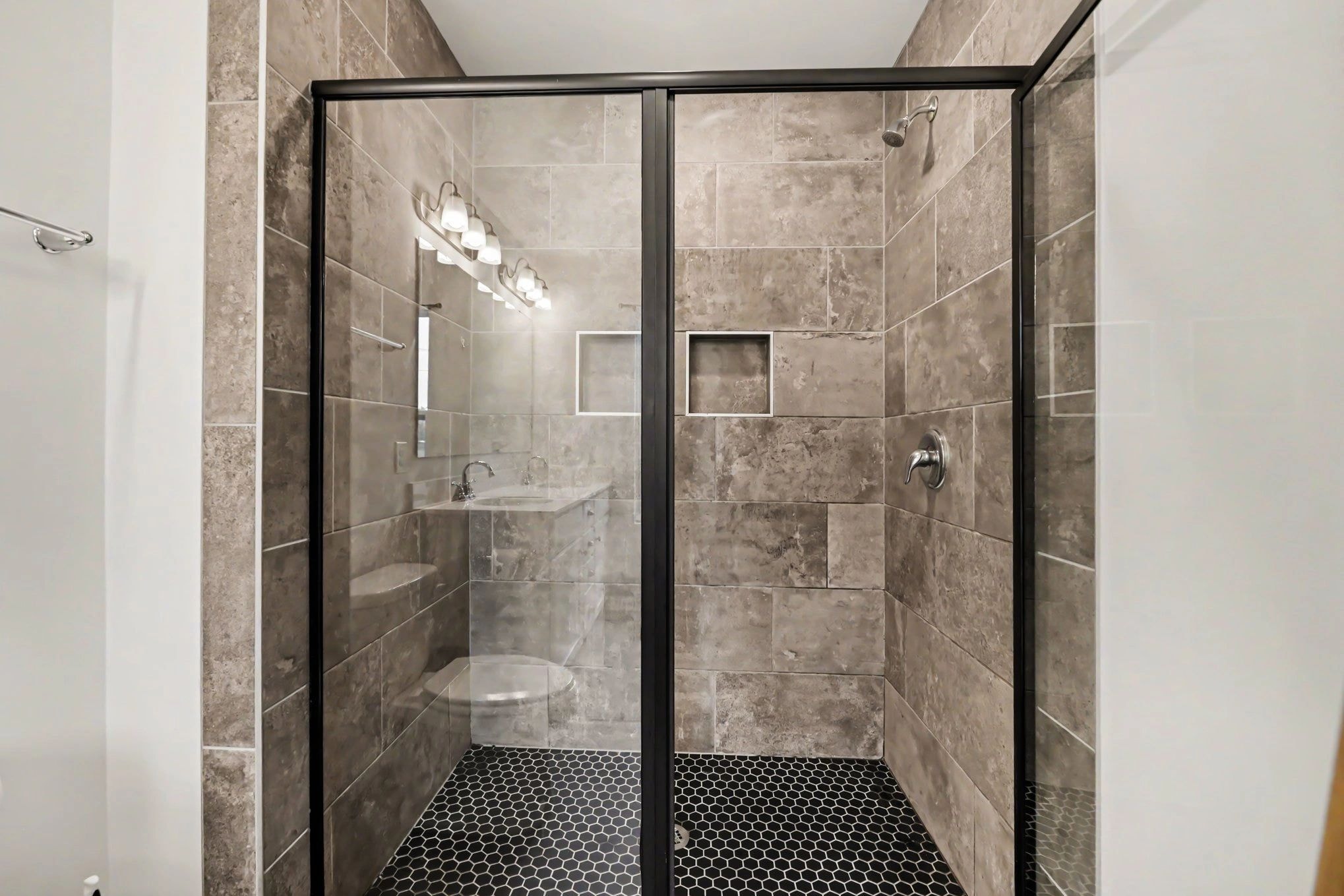 Listing interior photo